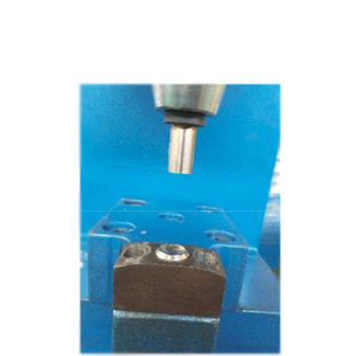 Ręczna Orbital Hollow Cookware Riveting Machine Hydraulic Type dla naczyń kuchennych