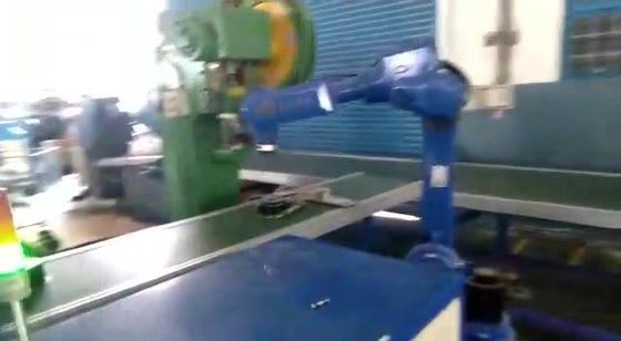 Automatyczna maszyna z ramieniem robota do produkcji garnków
