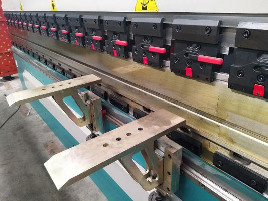Półautomatyczna maszyna do zlewu kuchni Płytka Prasowa Przerwanie Hydrauliczne blachy metalowe CNC gięcia