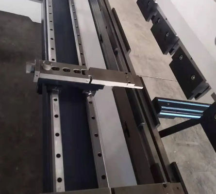 Półautomatyczna maszyna do zlewu kuchni Płytka Prasowa Przerwanie Hydrauliczne blachy metalowe CNC gięcia
