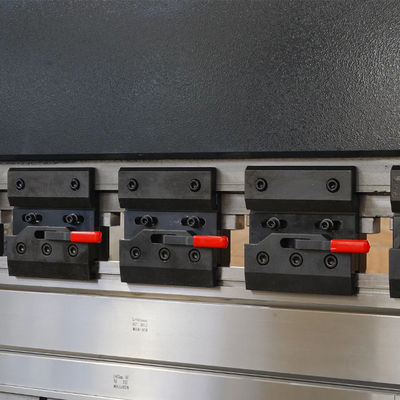 Automatyczna maszyna do gięcia hydraulicznego z stali nierdzewnej CNC