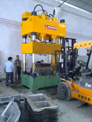 Maszyna do prasowania hydraulicznego do automatyzowanego dużych obszaru metalowego składnika stołu roboczego Servo rozciągające urządzenia z sterowaniem