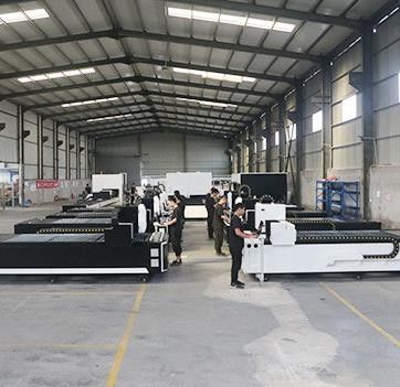 Serwo sterowana maszyna do cięcia laserowego metalu CNC do zlewów ręcznych