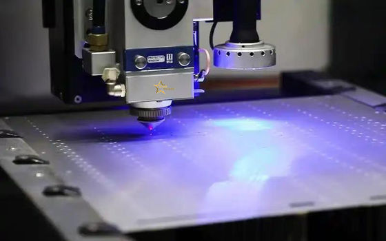 Maszyna do cięcia laserowego blach metalowych CNC o wysokiej mocy o mocy 3 kW do przemysłu mechanicznego, lotniczego i elektronicznego