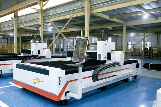 Duża, wysokiej mocy, precyzyjna maszyna do cięcia laserowego blach metalowych CNC o mocy 3 kW