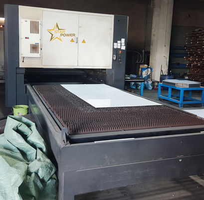 Wysokiej mocy automatyczny ręczny zbiornik wody specjalizujący się w produkcji CNC laserowej maszyny do cięcia metalu
