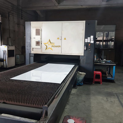Wysokiej mocy automatyczny ręczny zbiornik wody specjalizujący się w produkcji CNC laserowej maszyny do cięcia metalu