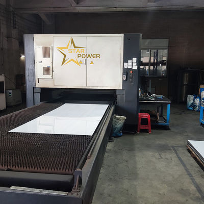 Używany do ręcznego zlewu profesjonalnej linii produkcyjnej CNC stali nierdzewnej blachy metalowej laserowej maszyny do cięcia