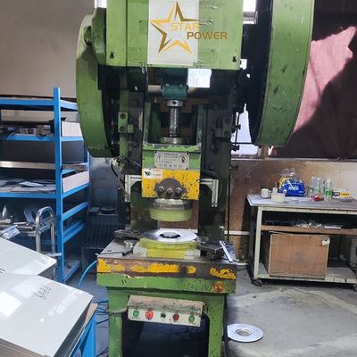 Efektywne obsługiwanie głębokiego tłoczenia do produkcji ręcznych zlewów kuchennych