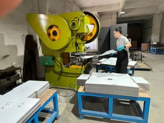 Prasa krawędziowa do zlewów kuchennych z funkcją wstępnego gięcia